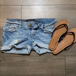 American eagle jean shorts.